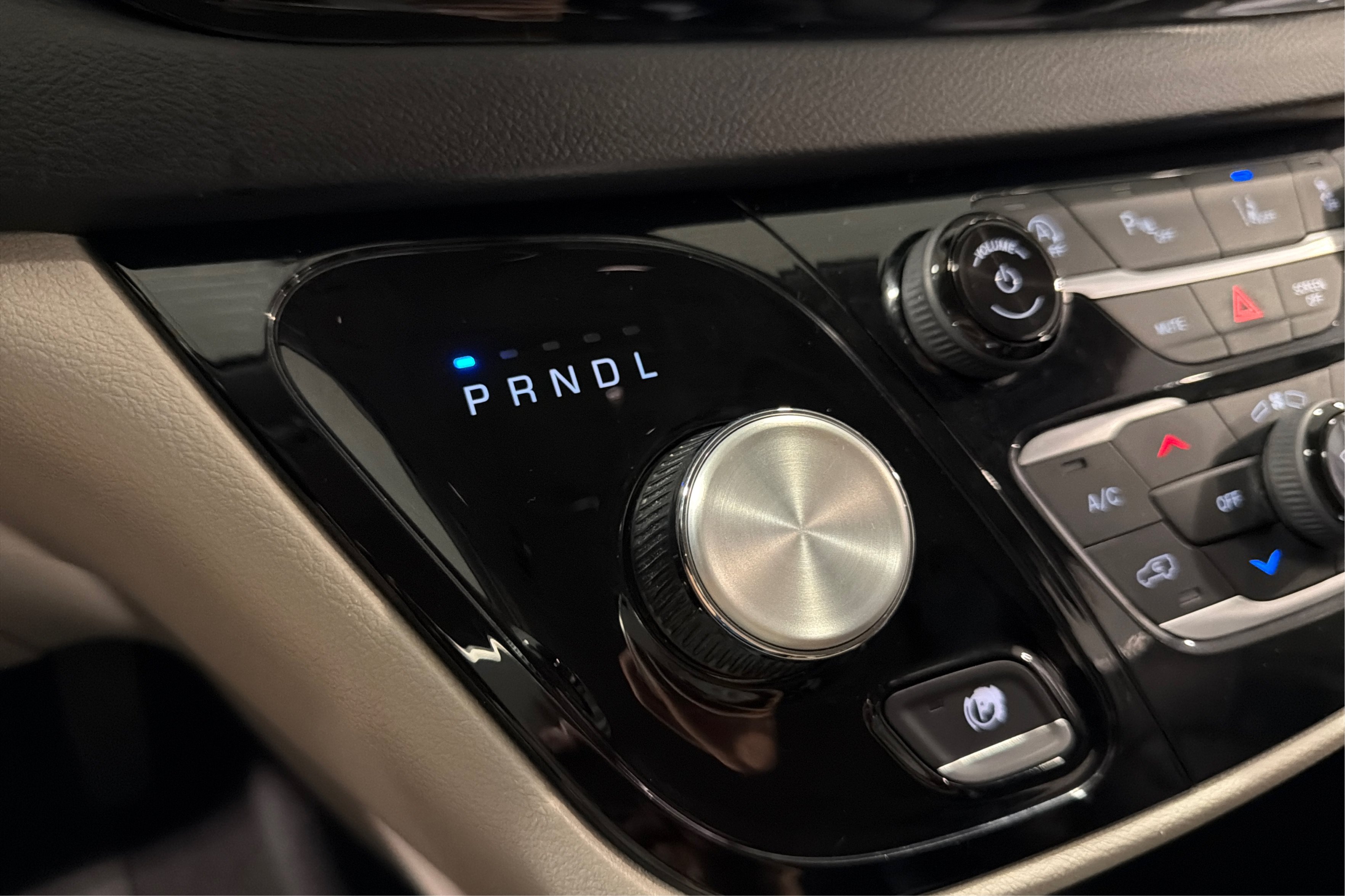 Used 2023 Chrysler Pacifica Touring-L FWD image 33