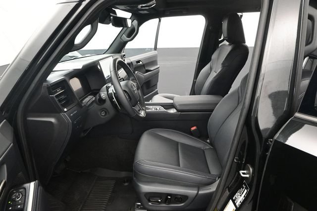 Used 2025 Lexus GX 550 w/ Accessory Package (2T) AWD/4WD image 12