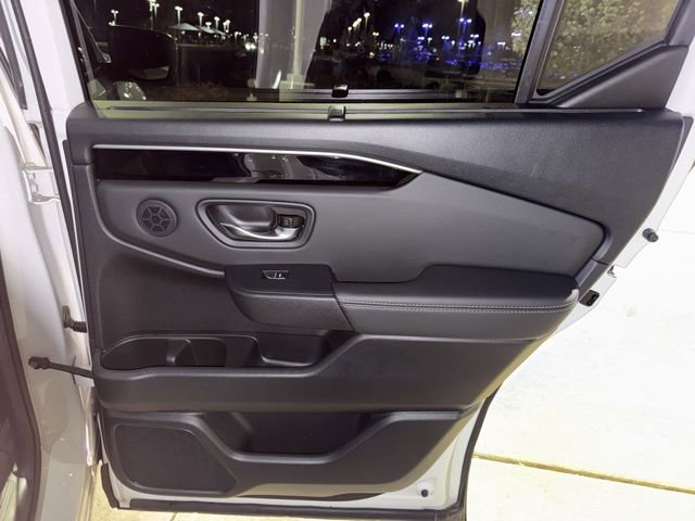 Used 2025 Honda Pilot Touring image 13