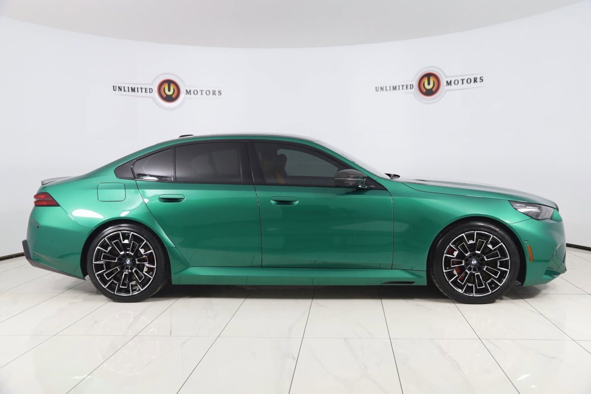 Used 2025 BMW M5 w/ Carbon Package image 2