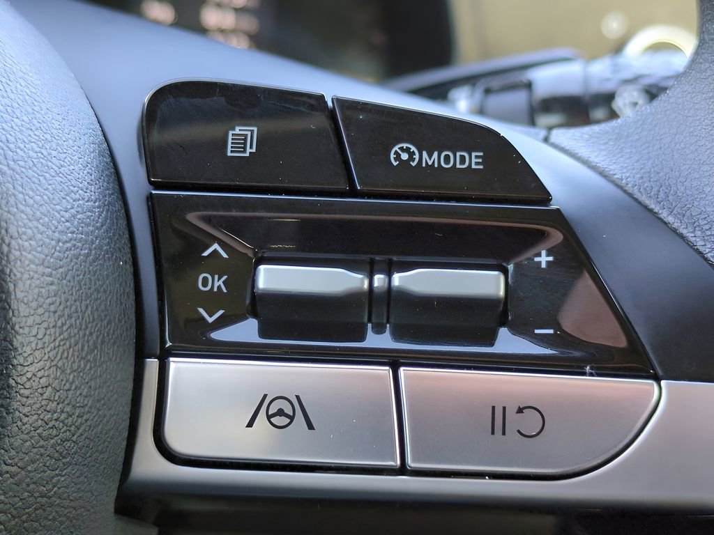 Used 2023 Hyundai Elantra SEL image 22