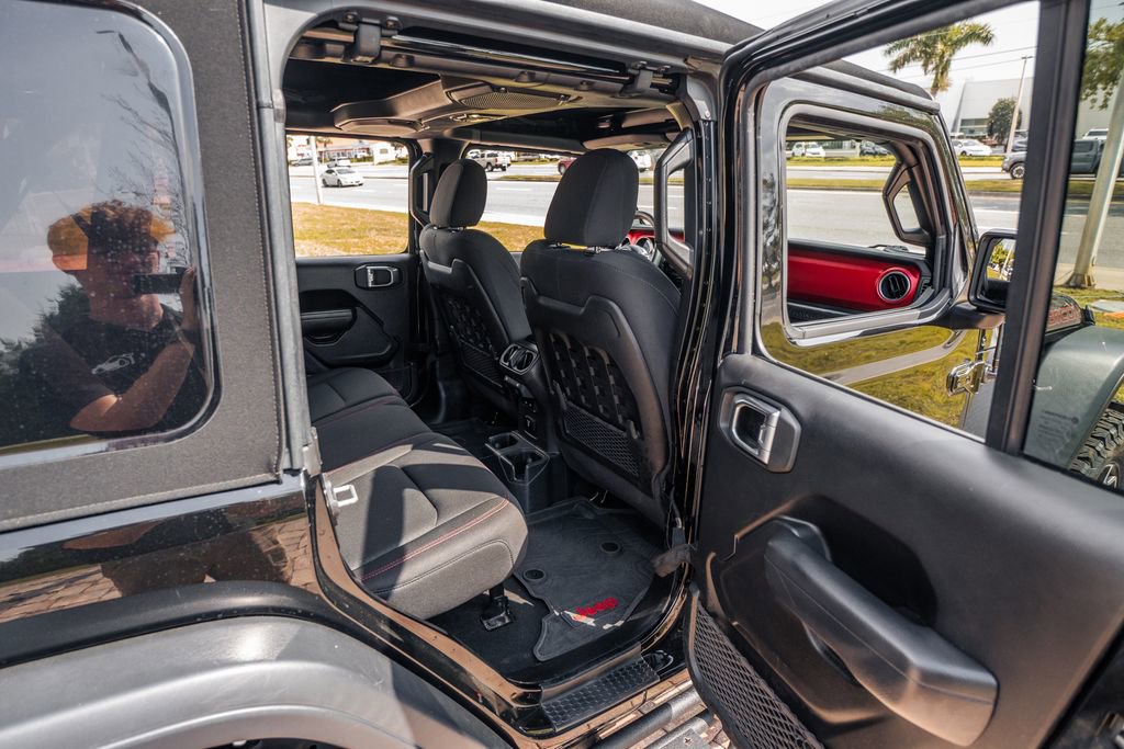 Used 2022 Jeep Wrangler Unlimited Rubicon AWD/4WD image 39