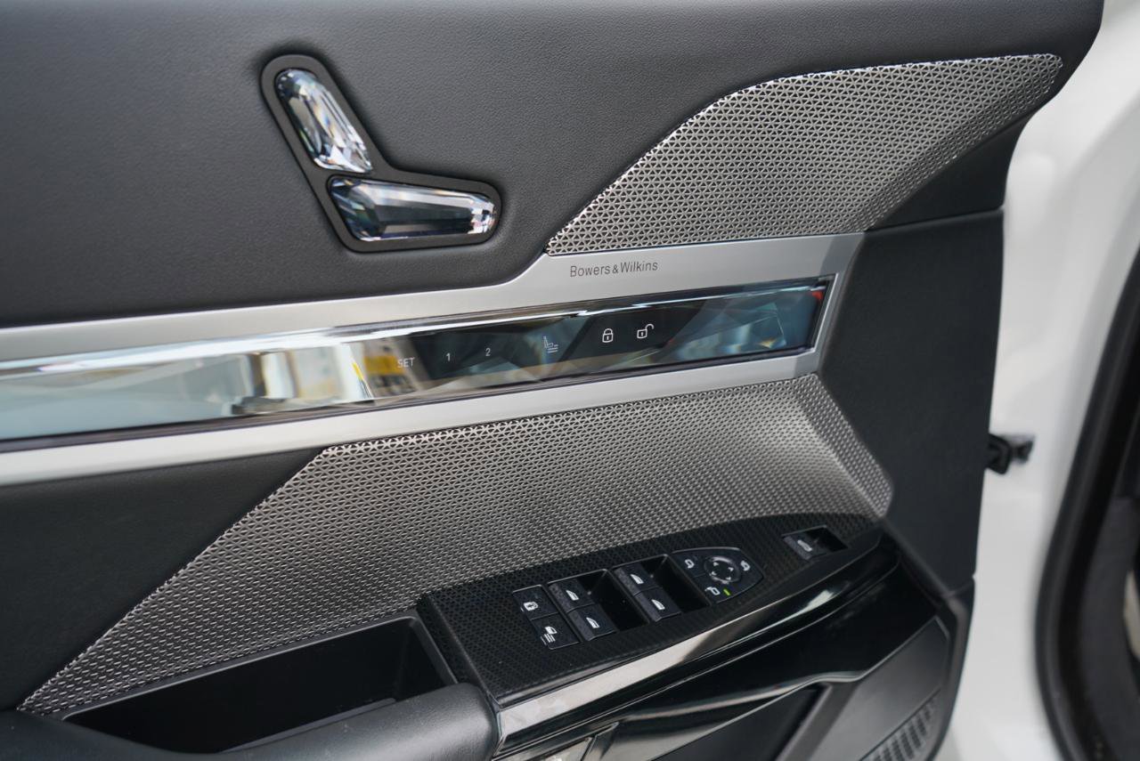 Used 2023 BMW 760i xDrive w/ Executive Package image 17