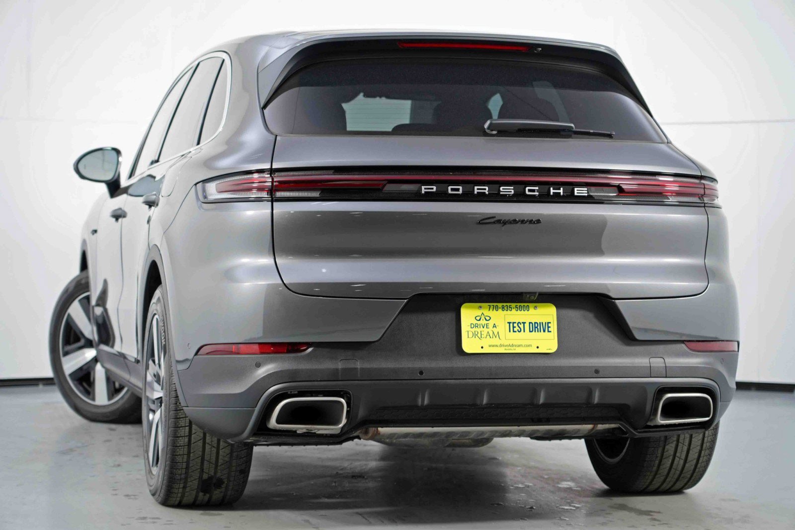 Used 2024 Porsche Cayenne w/ Technology Package image 6