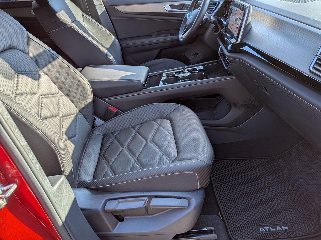 Used 2025 Volkswagen Atlas Cross Sport SE w/ Panoramic Sunroof Package image 32