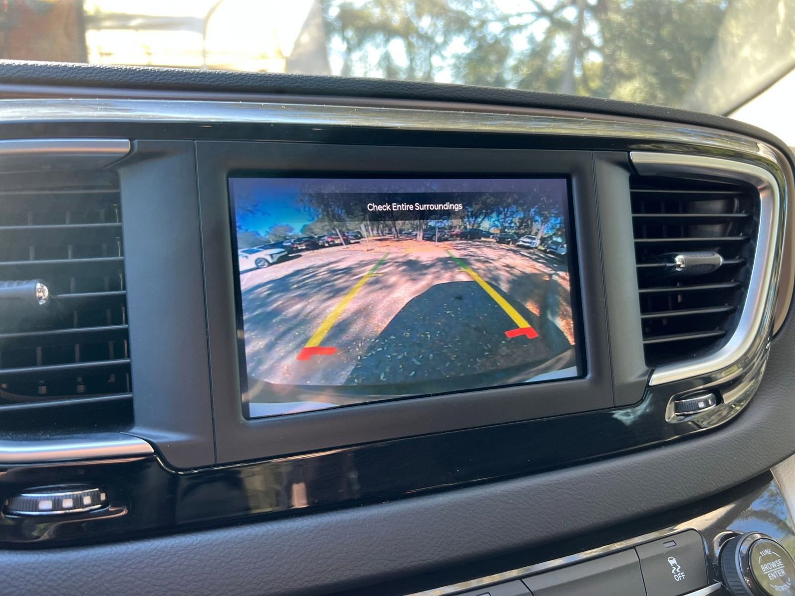 Used 2024 Chrysler Voyager LX image 27