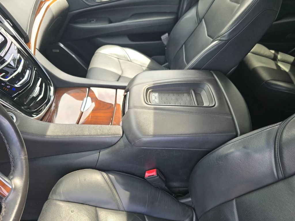 Used 2017 Cadillac Escalade Premium Luxury AWD/4WD image 26