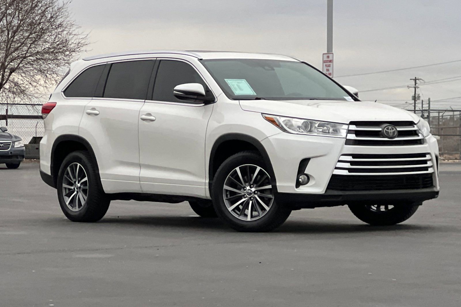 Used 2018 Toyota Highlander XLE FWD video 2