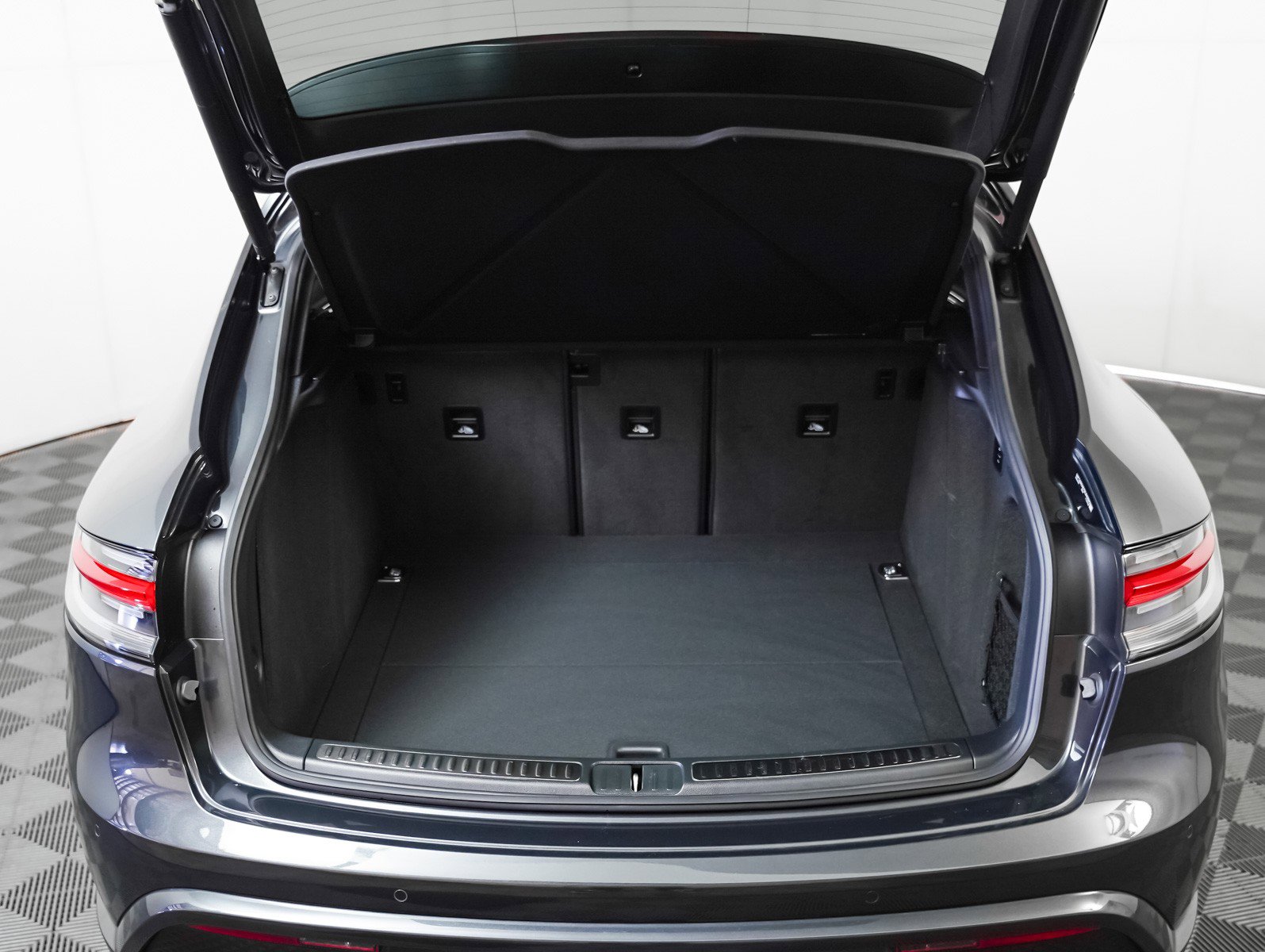 Certified 2025 Porsche Macan S image 28