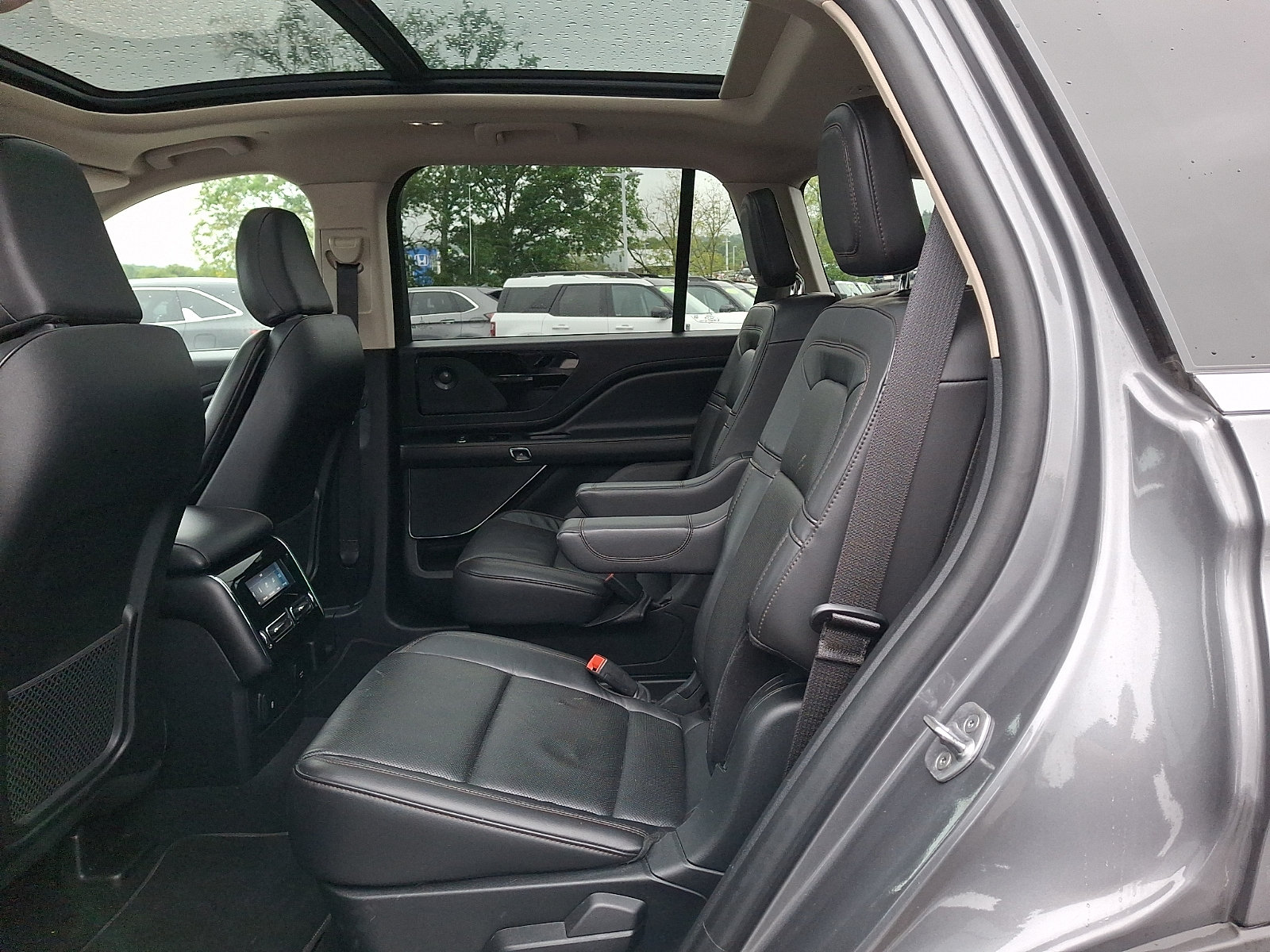 Used 2021 Lincoln Aviator Reserve w/ Elements Package Plus AWD/4WD image 11
