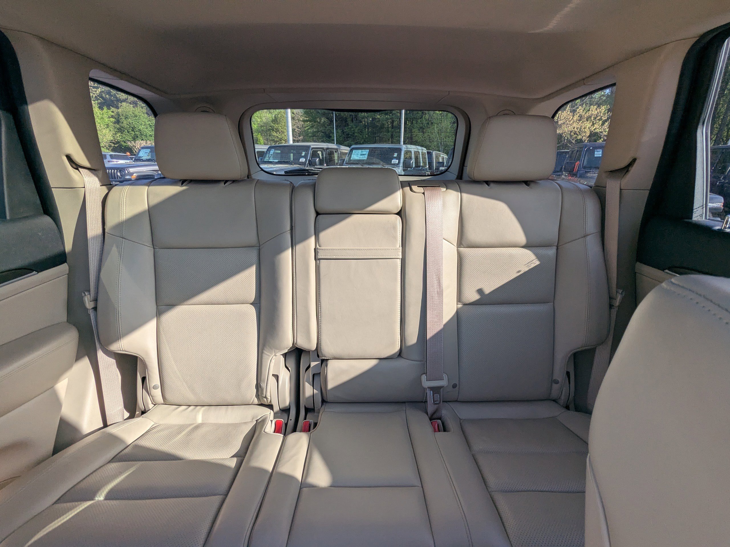 Used 2015 Jeep Grand Cherokee Limited w/ Luxury Group II image 11