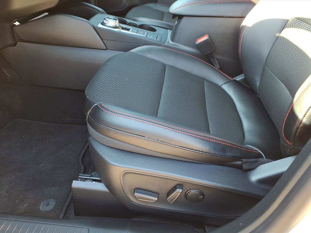 Used 2025 Ford Escape ST-Line w/ Equipment Group 301A image 9