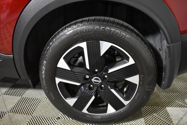 Certified 2025 Nissan Kicks SV w/ SV Premium Package AWD/4WD image 40