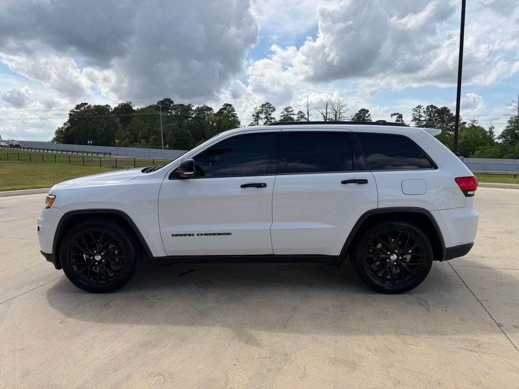 Used 2017 Jeep Grand Cherokee Limited RWD image 2