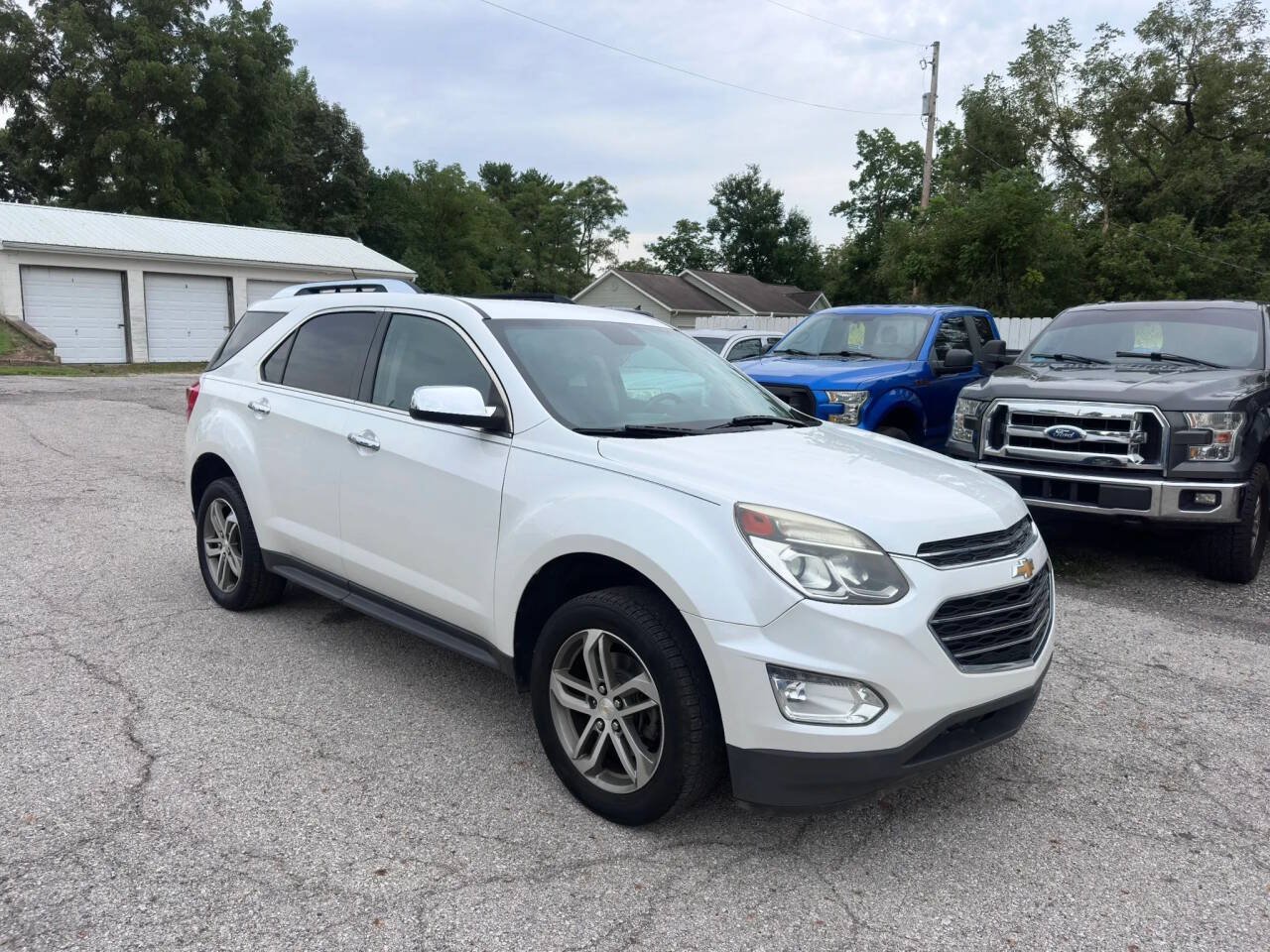 Used 2016 Chevrolet Equinox LTZ w/ Enhanced Convenience Package FWD image 3