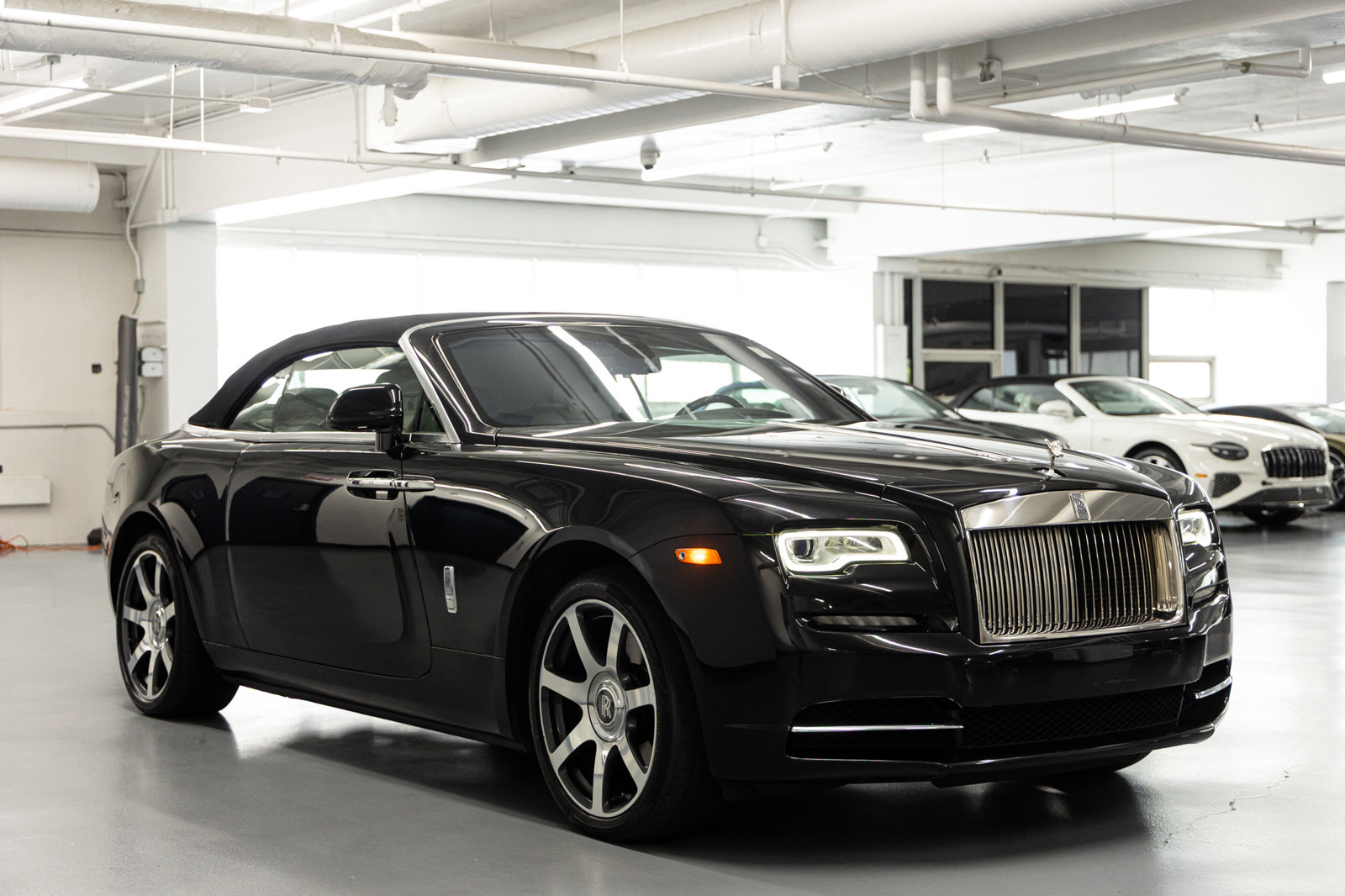Used 2017 Rolls-Royce Dawn RWD image 10