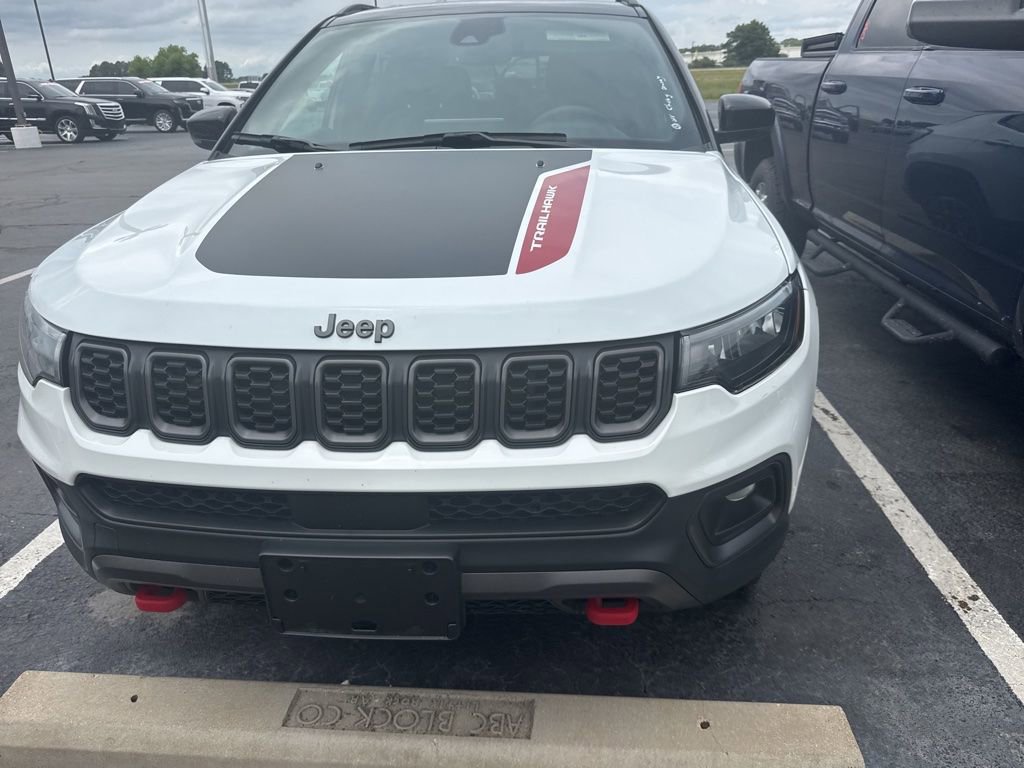 Used 2024 Jeep Compass Trailhawk AWD/4WD image 2