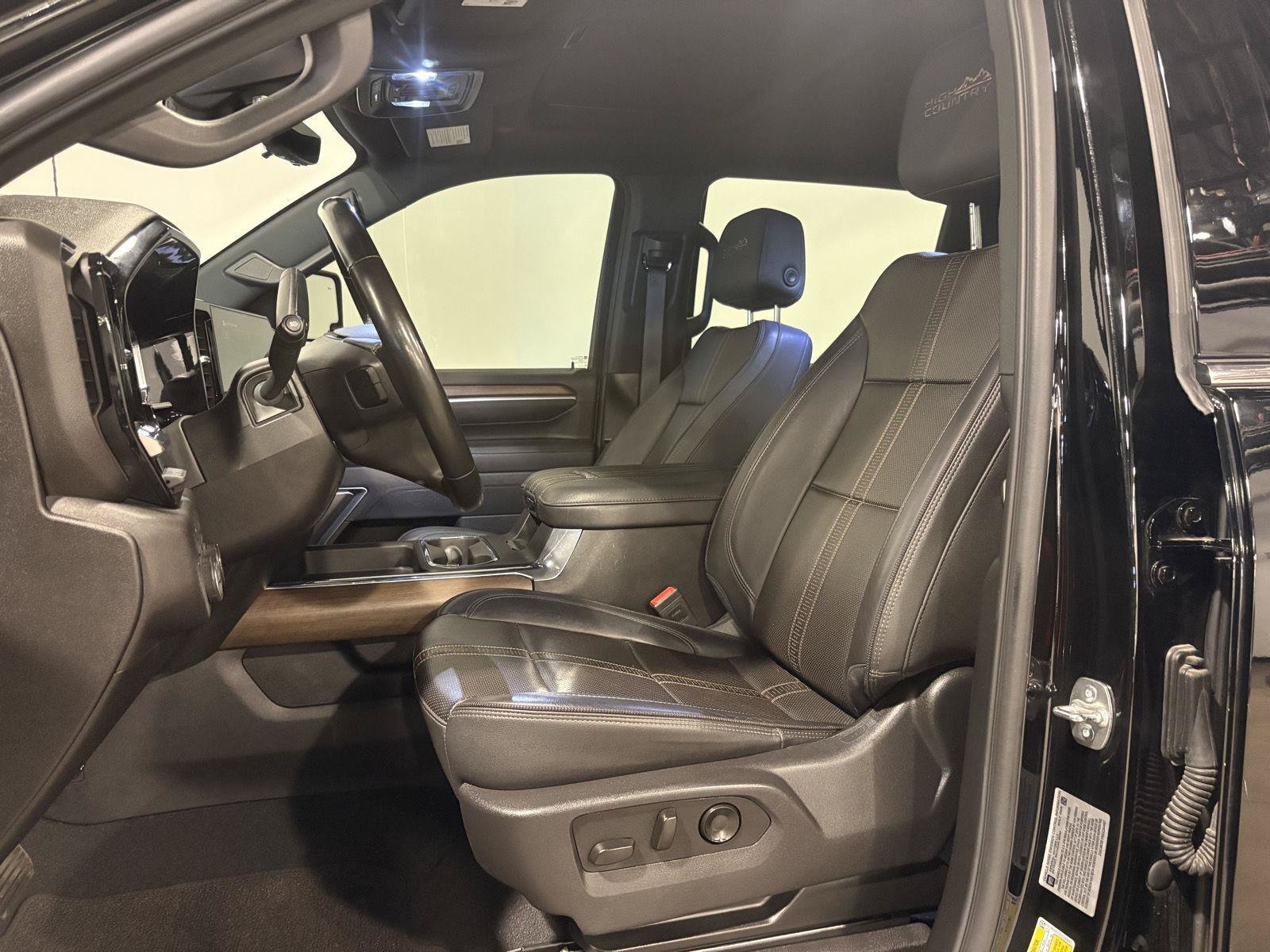 Used 2025 Chevrolet Silverado 2500 High Country w/ High Country Premium Package AWD/4WD image 19