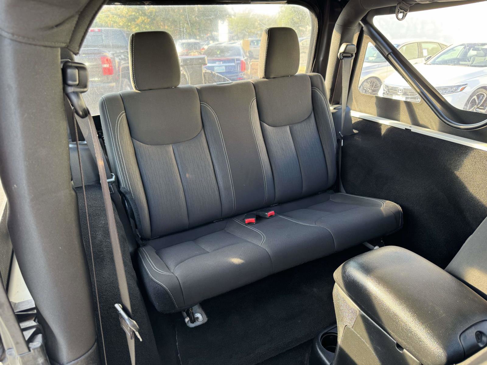 Used 2017 Jeep Wrangler Rubicon w/ Power Convenience Group image 13