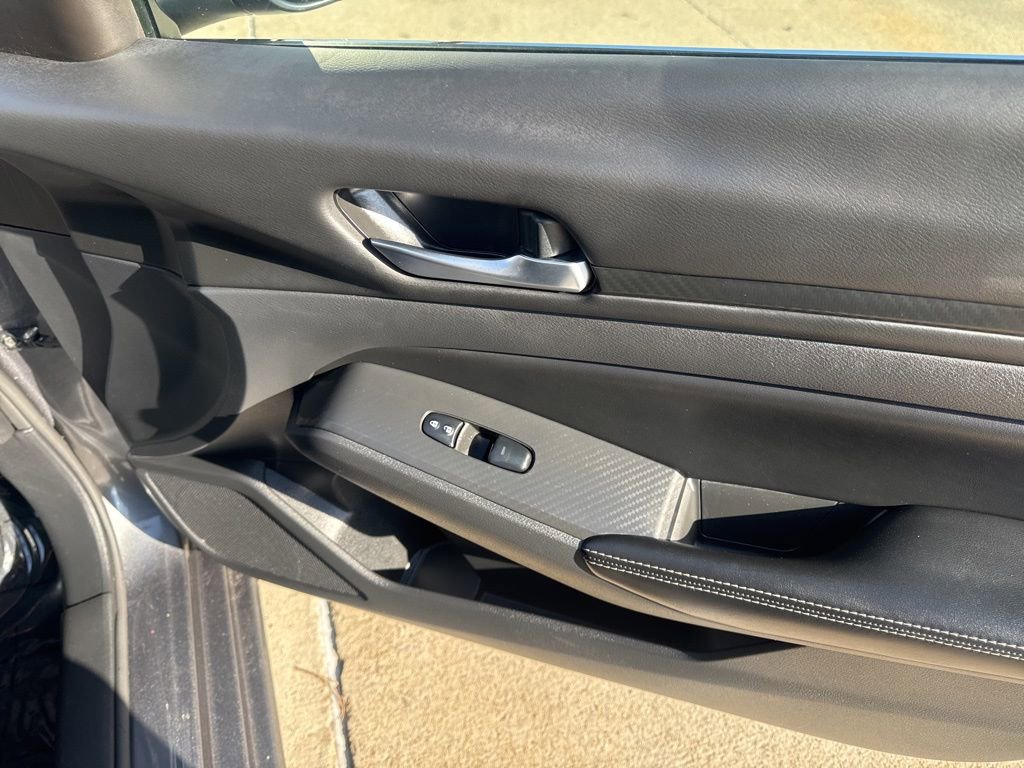 Used 2024 Nissan Altima 2.5 SV FWD image 17