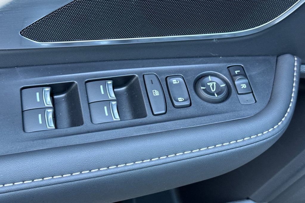 Certified 2025 Acura RDX SH-AWD image 16