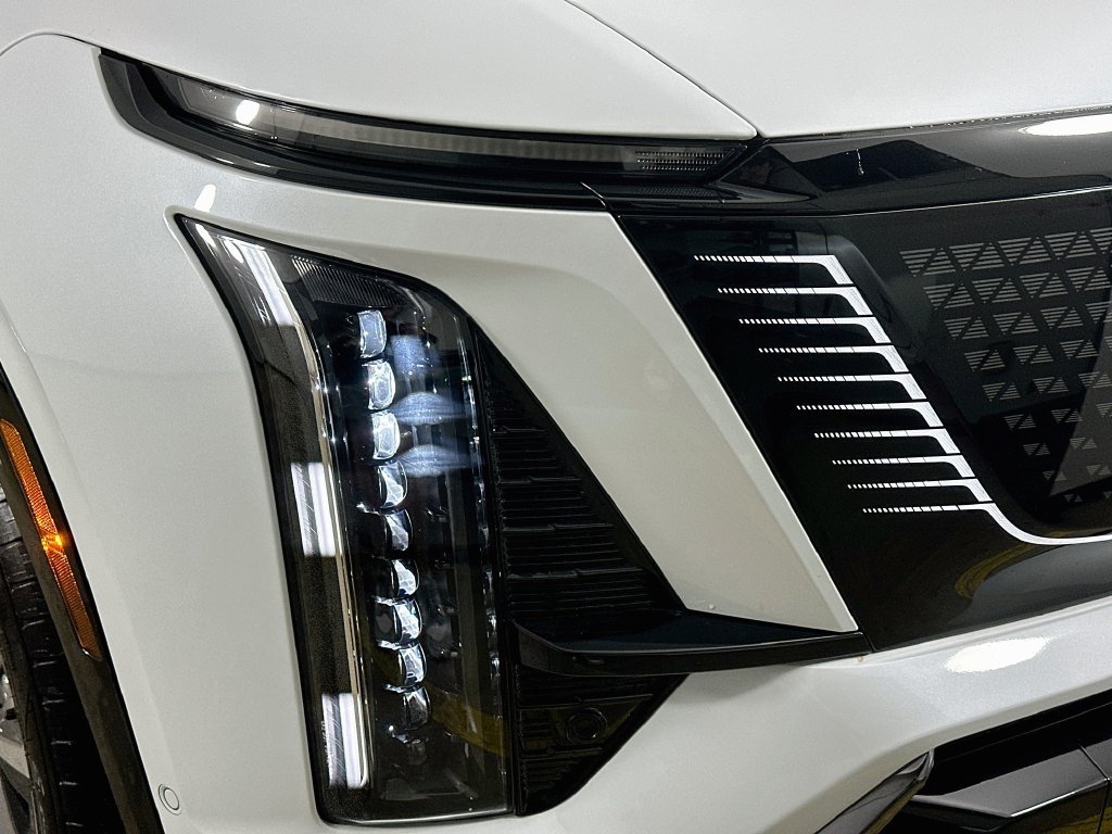 New 2027 Cadillac Vistiq Sport w/ LPO, Floor Liner Package AWD/4WD image 42