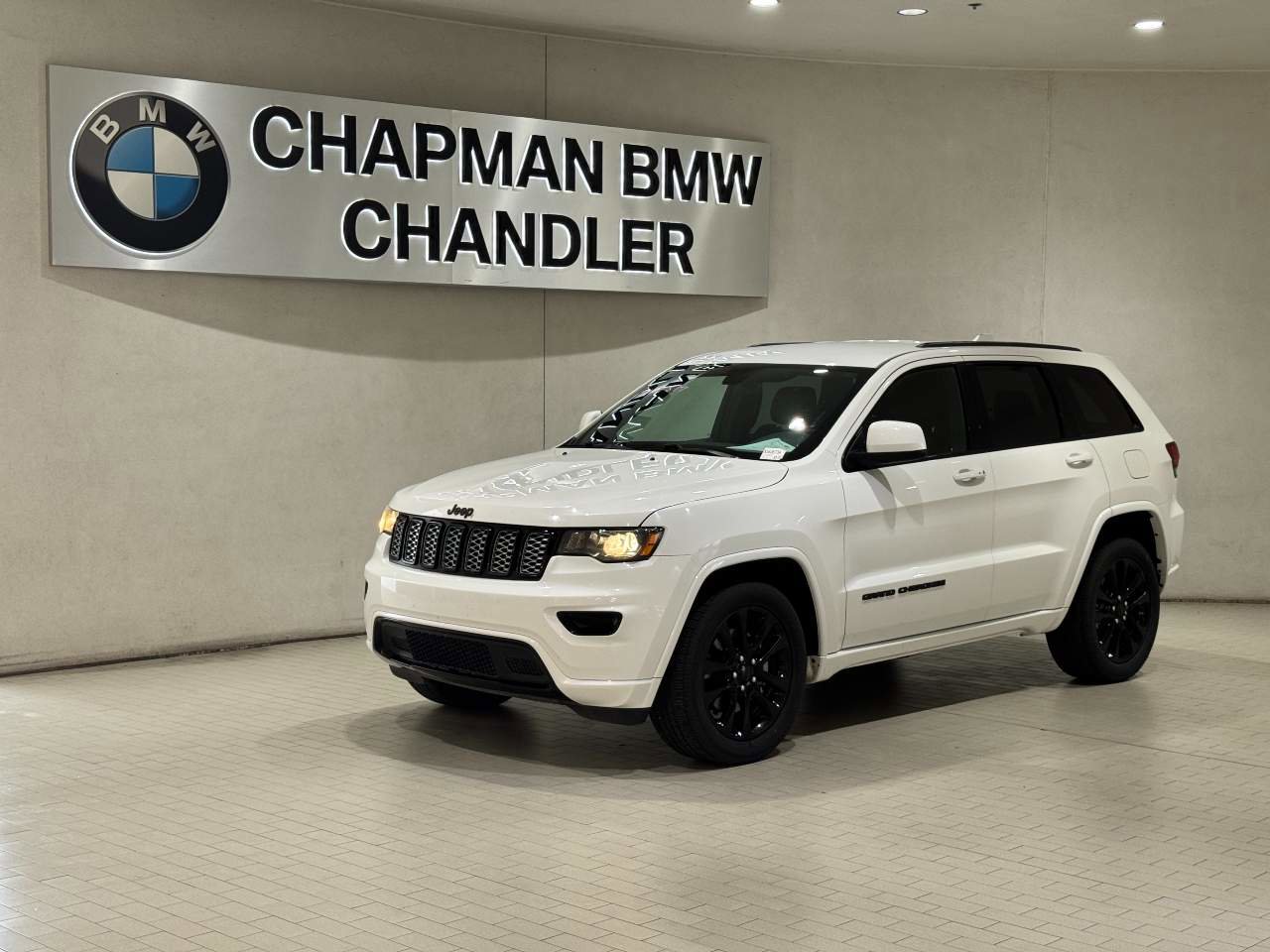 Used 2021 Jeep Grand Cherokee Laredo X AWD/4WD image 1