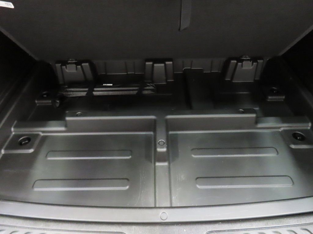 Used 2024 GMC Yukon XL SLT w/ SLT Premium Package image 37