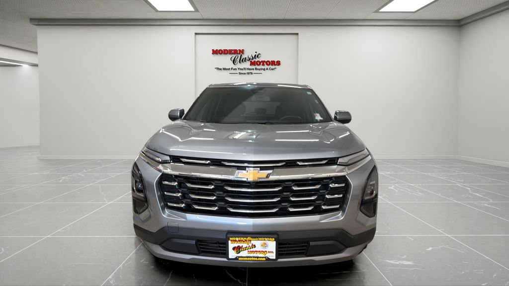 Used 2025 Chevrolet Equinox LT AWD/4WD image 2