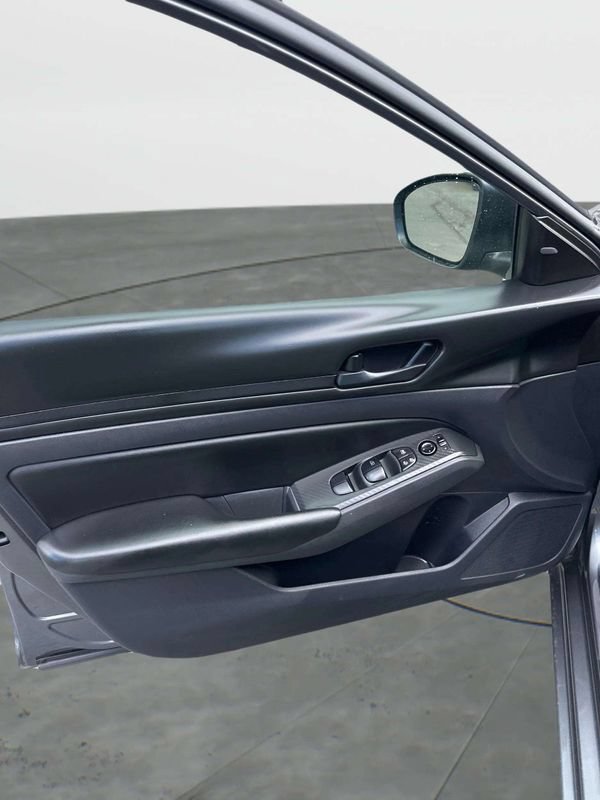 Used 2024 Nissan Altima 2.5 S FWD image 18