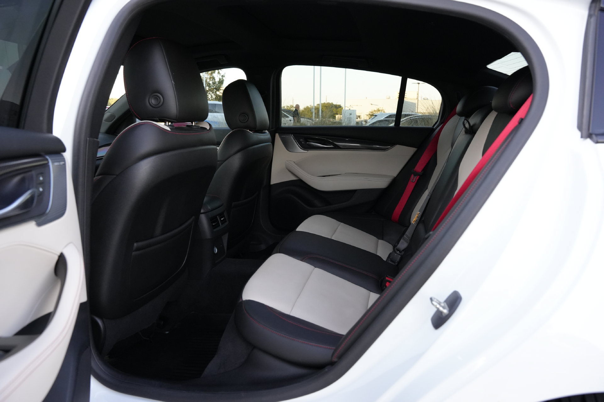 Certified 2025 Cadillac XT4 Sport FWD image 17