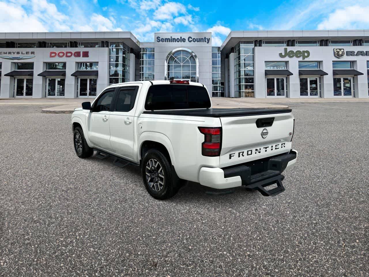 Used 2023 Nissan Frontier SV w/ SV Convenience Package RWD image 6