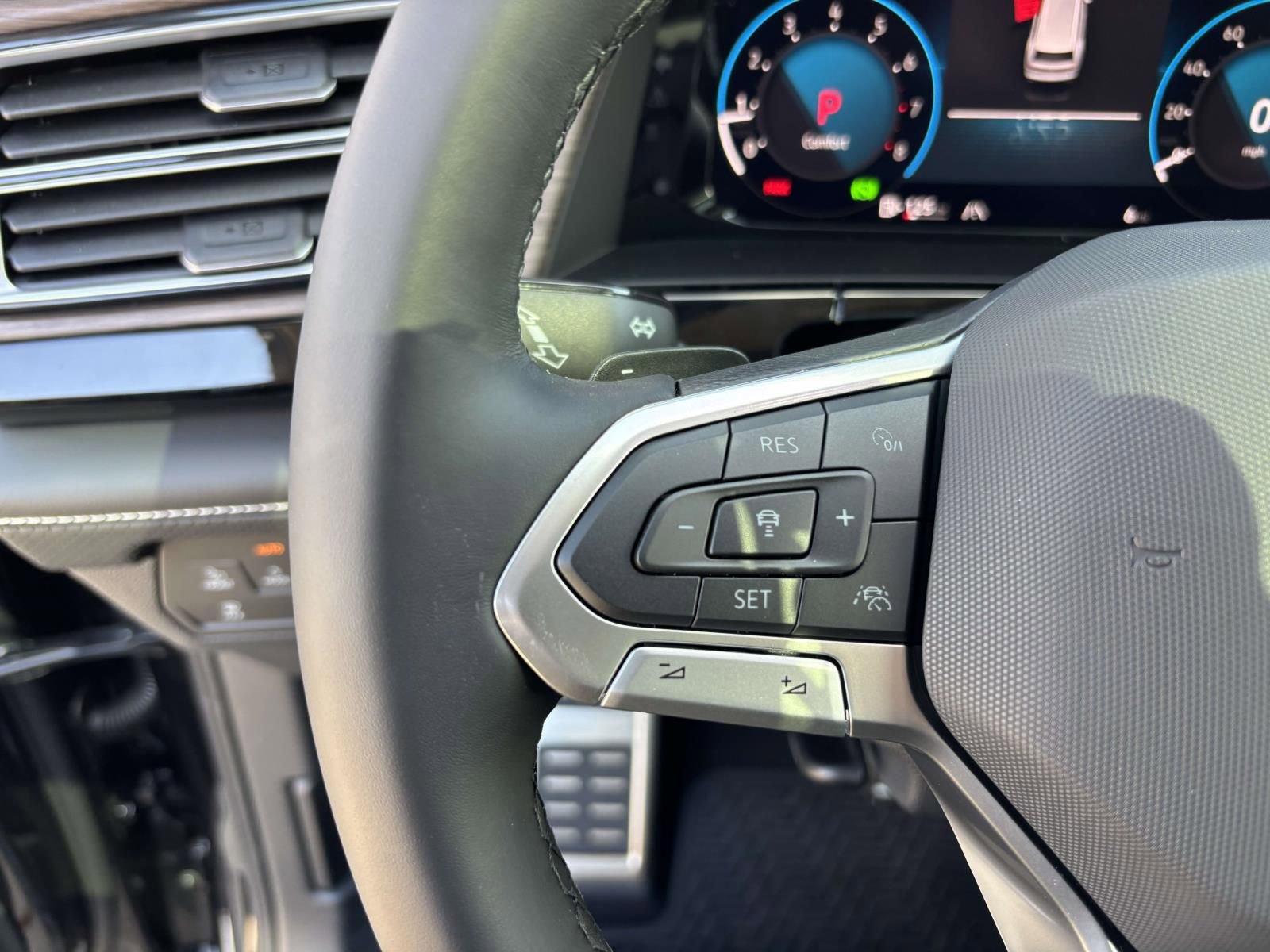 New 2026 Volkswagen Atlas SEL Premium R-Line image 18