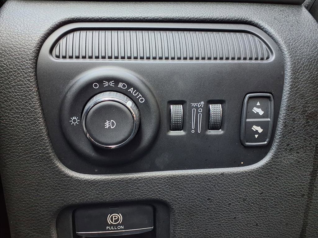 Used 2022 Jeep Wagoneer Series III w/ Rear Seat Video Group 1 image 18