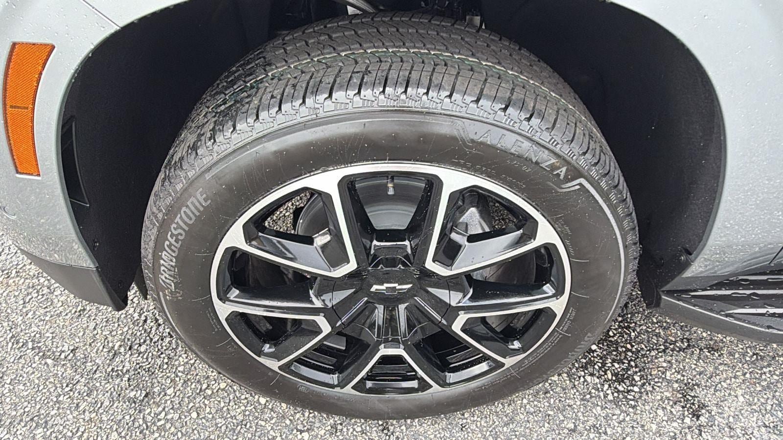 New 2026 Chevrolet Suburban RST w/ Comfort Package AWD/4WD image 13