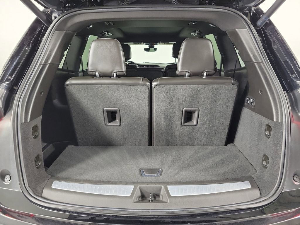 Used 2023 Cadillac XT6 Premium Luxury w/ Technology Package FWD image 8