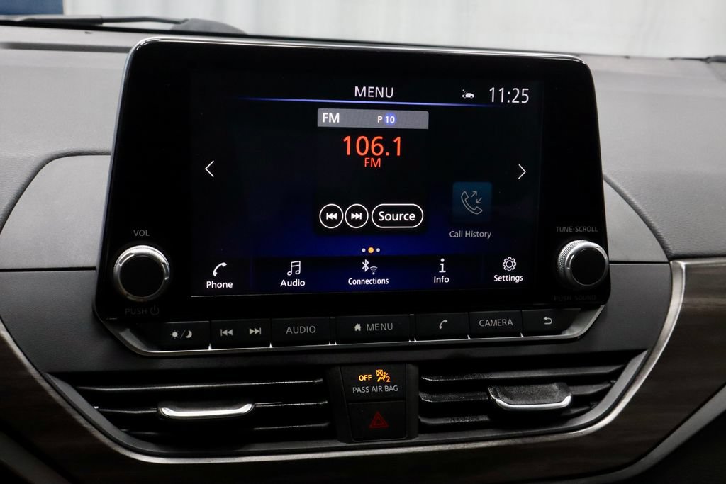 Certified 2025 Nissan Altima 2.5 SV FWD image 3