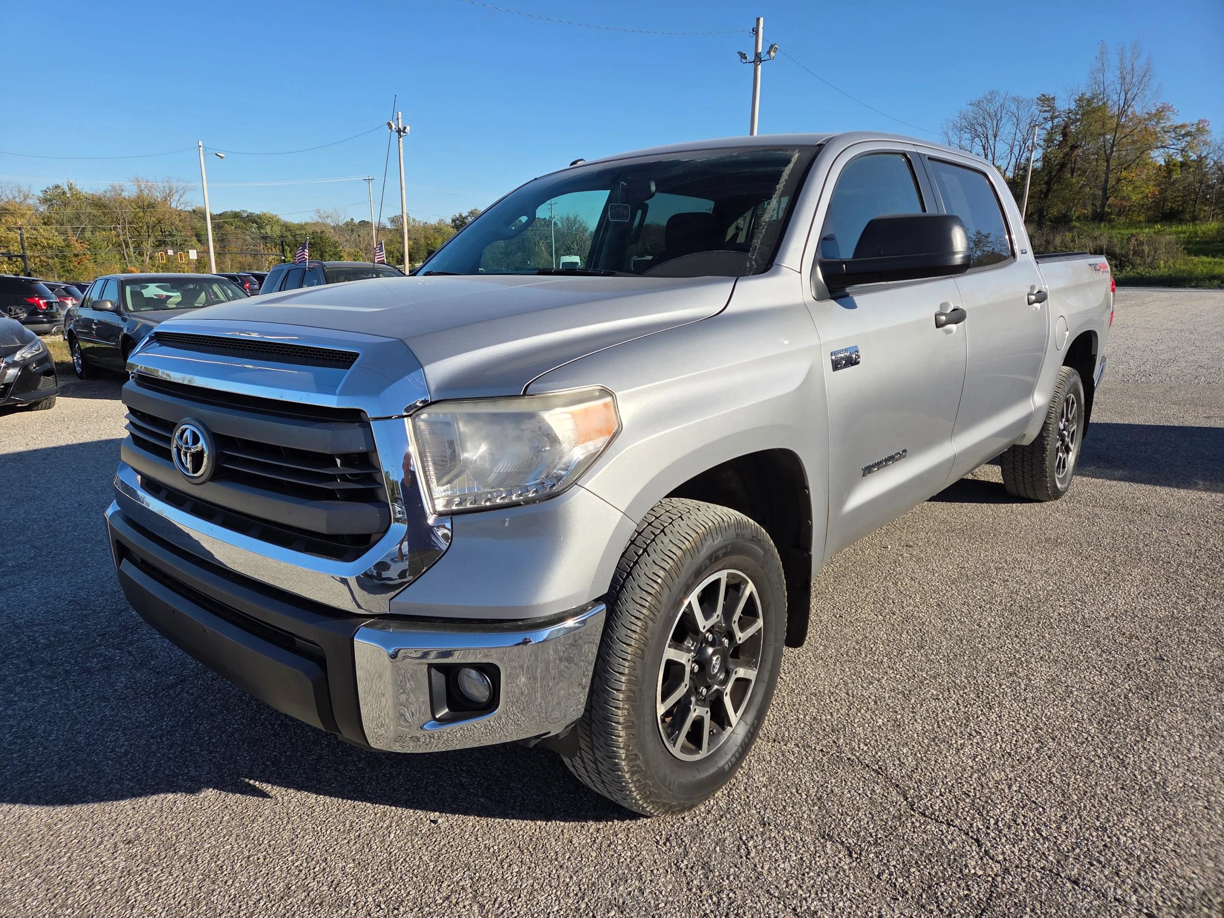 Used 2015 Toyota Tundra SR5 w/ TRD Off Road Package AWD/4WD image 4