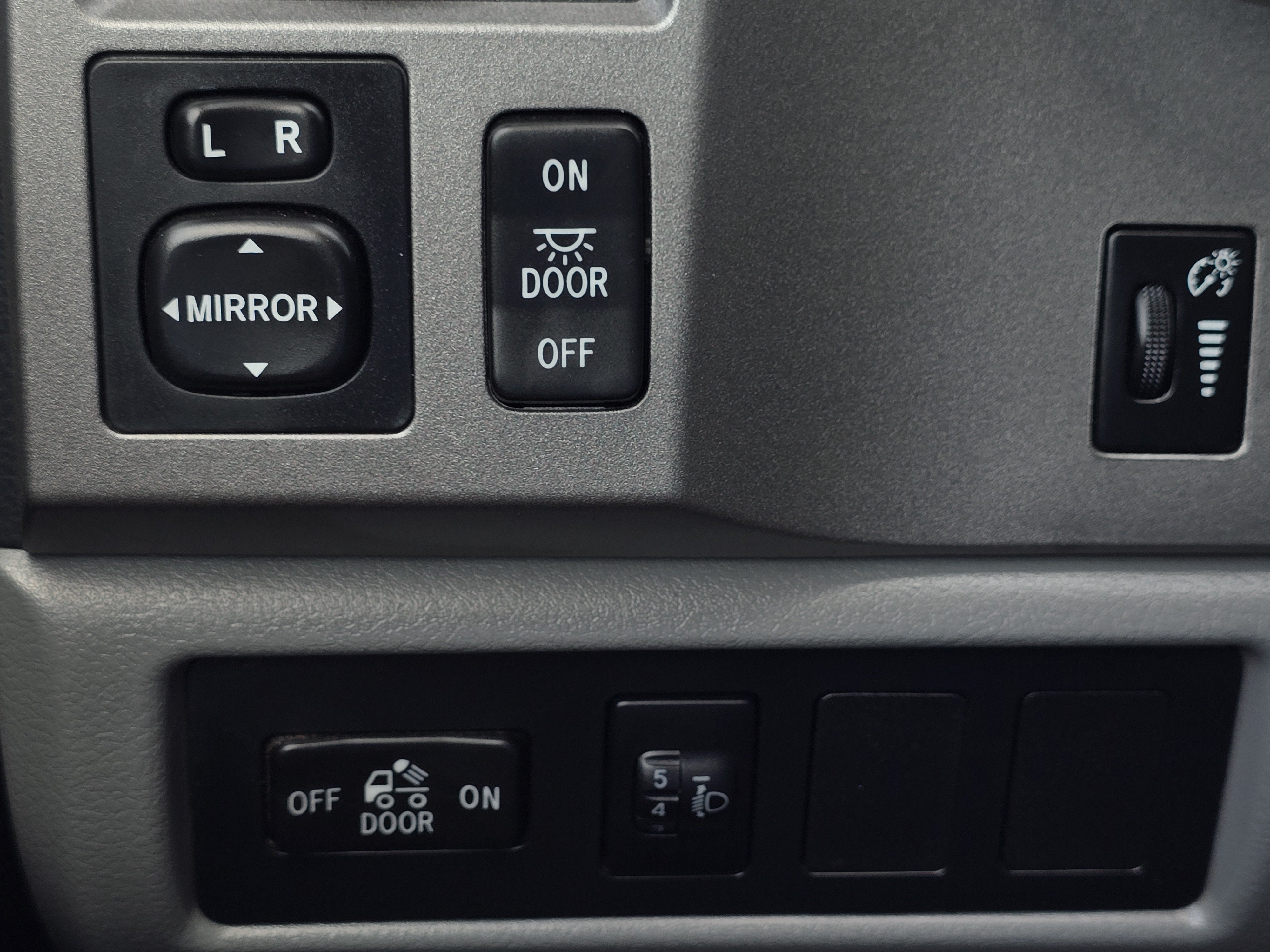 Used 2012 Toyota Tundra 2WD CrewMax w/ Tow Pkg image 17