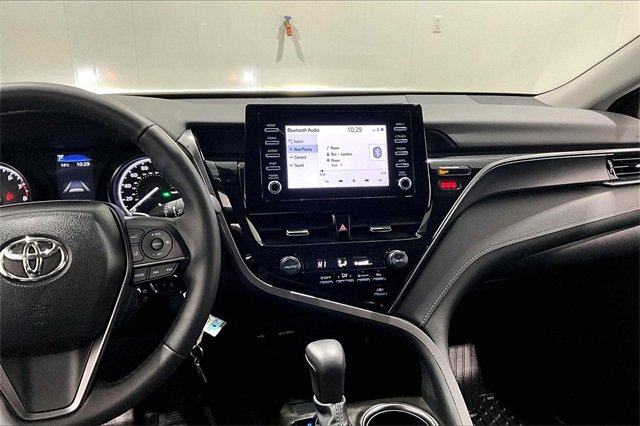 Used 2024 Toyota Camry SE image 9
