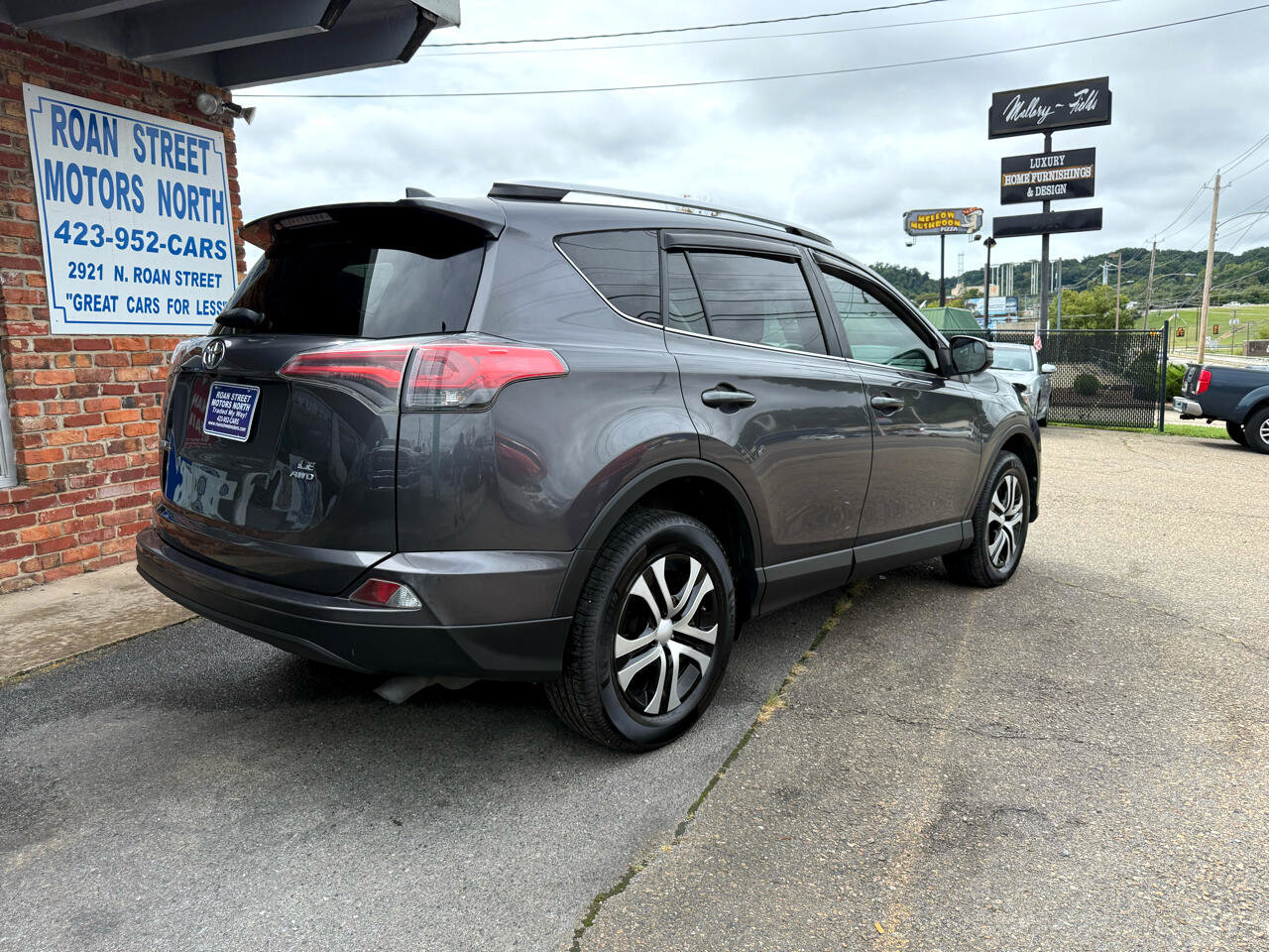 Used 2016 Toyota RAV4 LE image 4