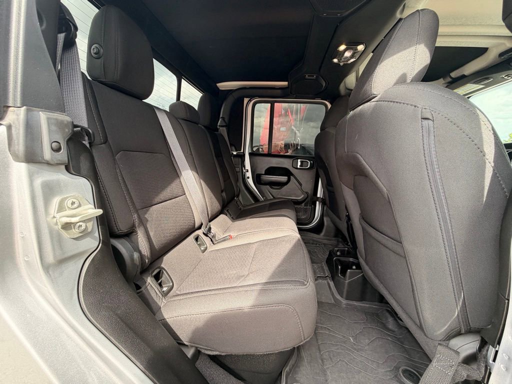 Used 2023 Jeep Gladiator Willys image 11