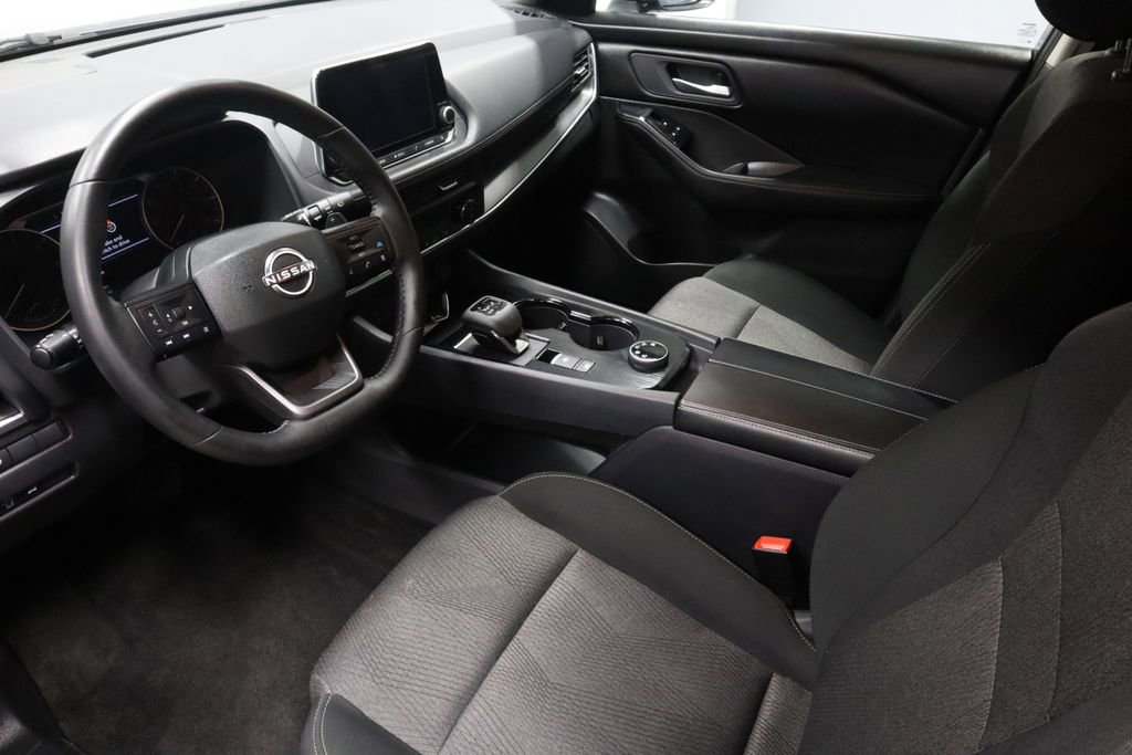 Certified 2025 Nissan Rogue SV image 22
