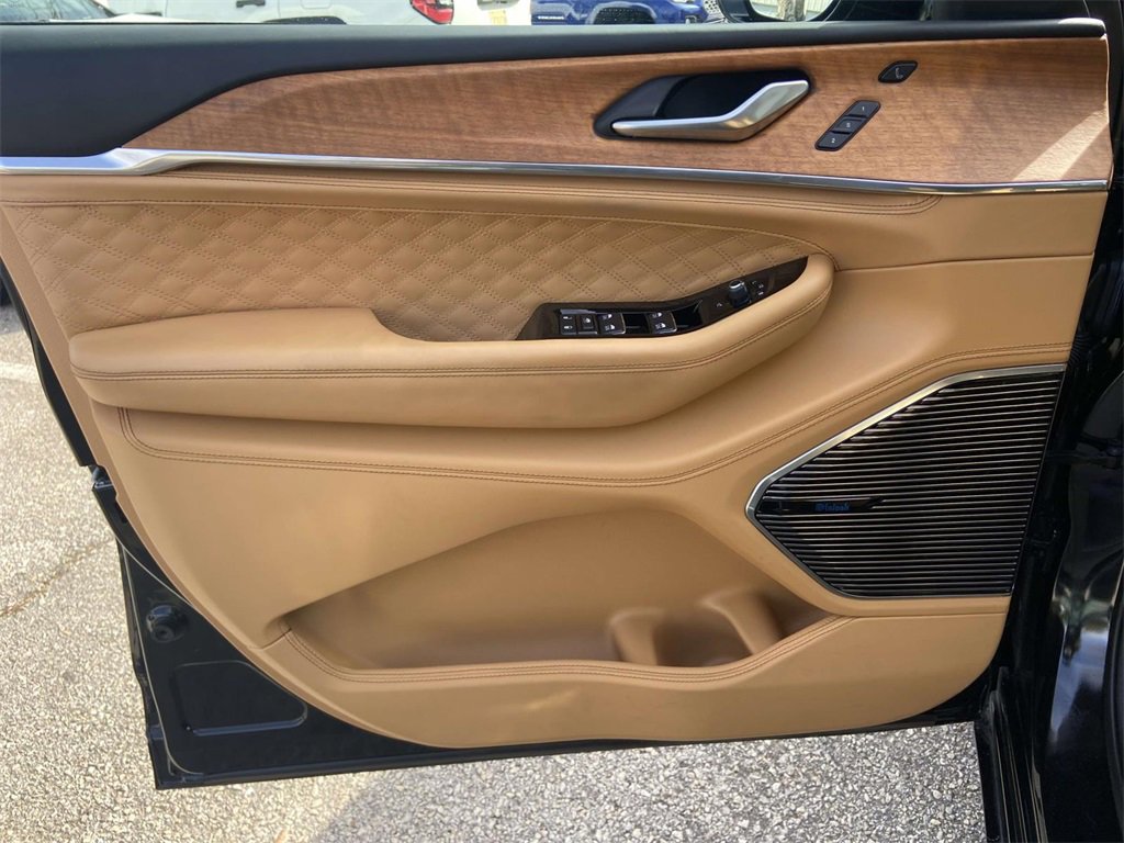 Used 2023 Jeep Grand Cherokee Summit image 11