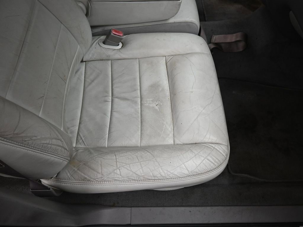 Used 2002 Lincoln Town Car Signature image 29