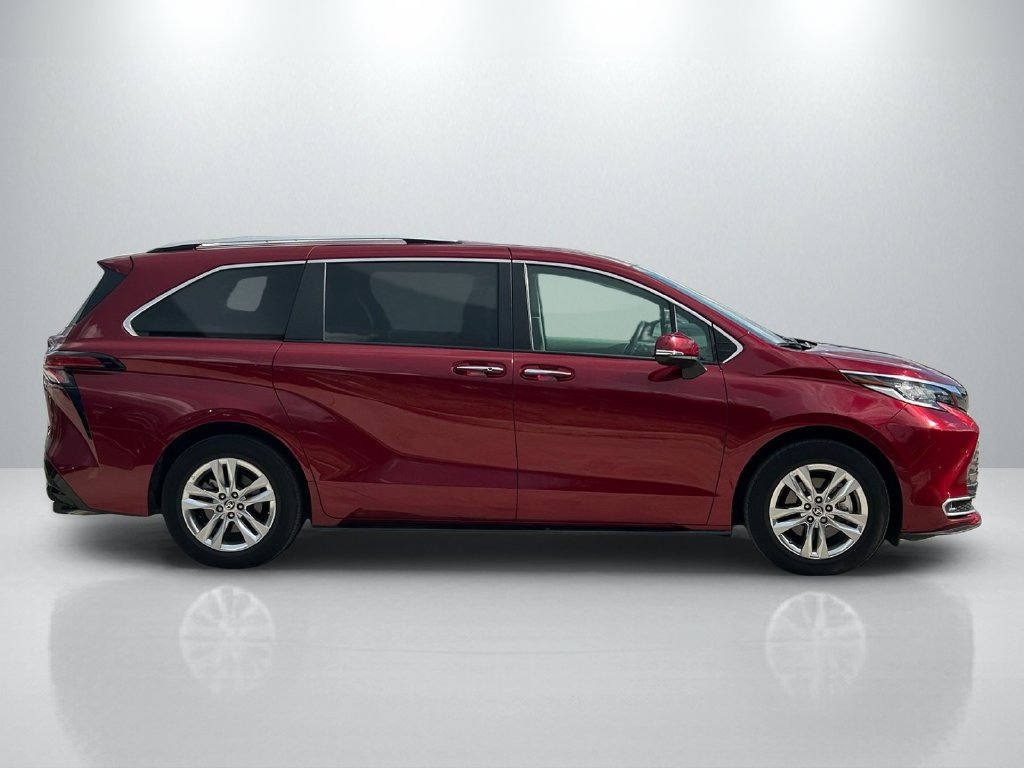 Used 2023 Toyota Sienna Limited AWD/4WD image 4