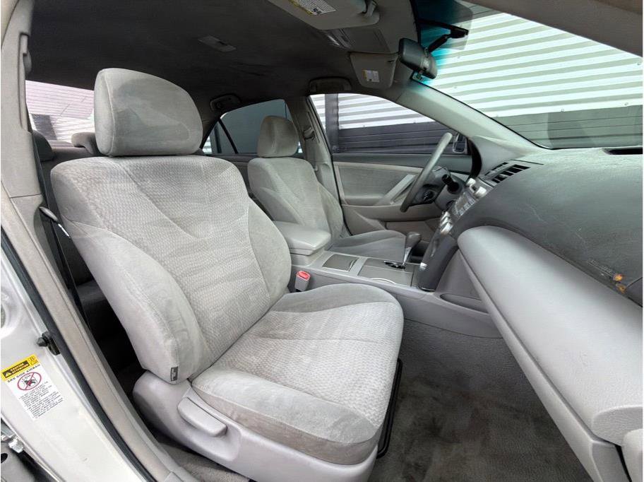 Used 2010 Toyota Camry LE FWD image 4