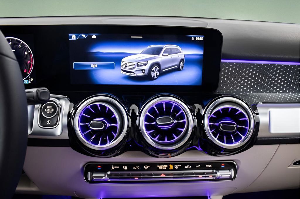 Used 2025 Mercedes-Benz GLB 250 GLB 250 image 21
