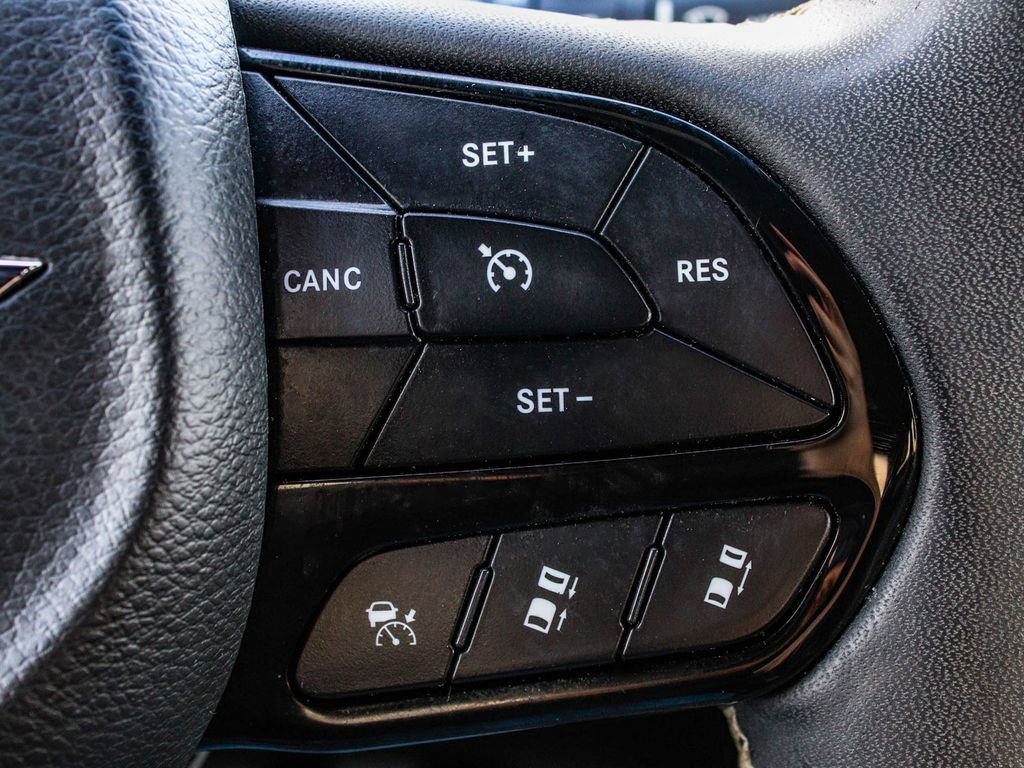 Used 2022 Chrysler Pacifica Touring-L w/ Uconnect Theater Family Group image 27