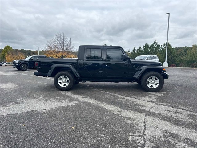 Used 2022 Jeep Gladiator Sport image 3